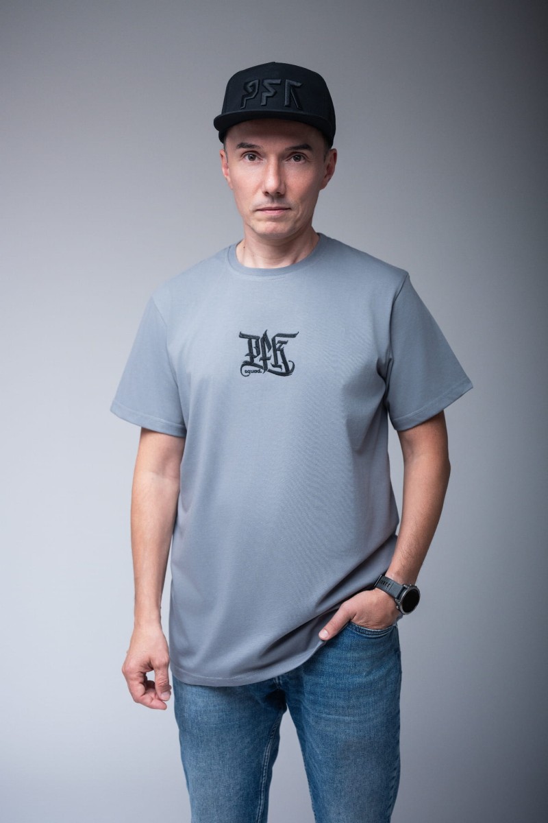 T-shirt PFK SQD BLACK haft szary